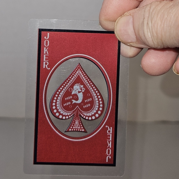 ==Clear waterproof plastic playing cards - Picture 3 of 9